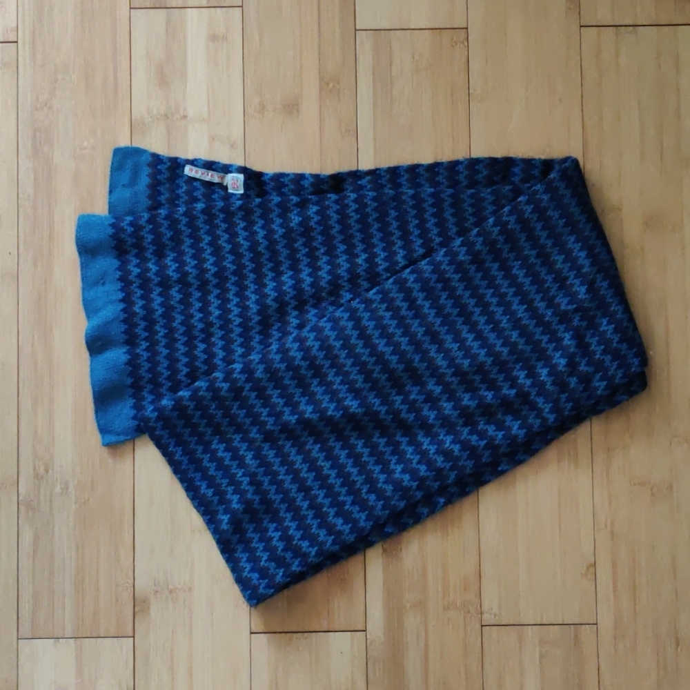 Vintage Review brand men's scarf